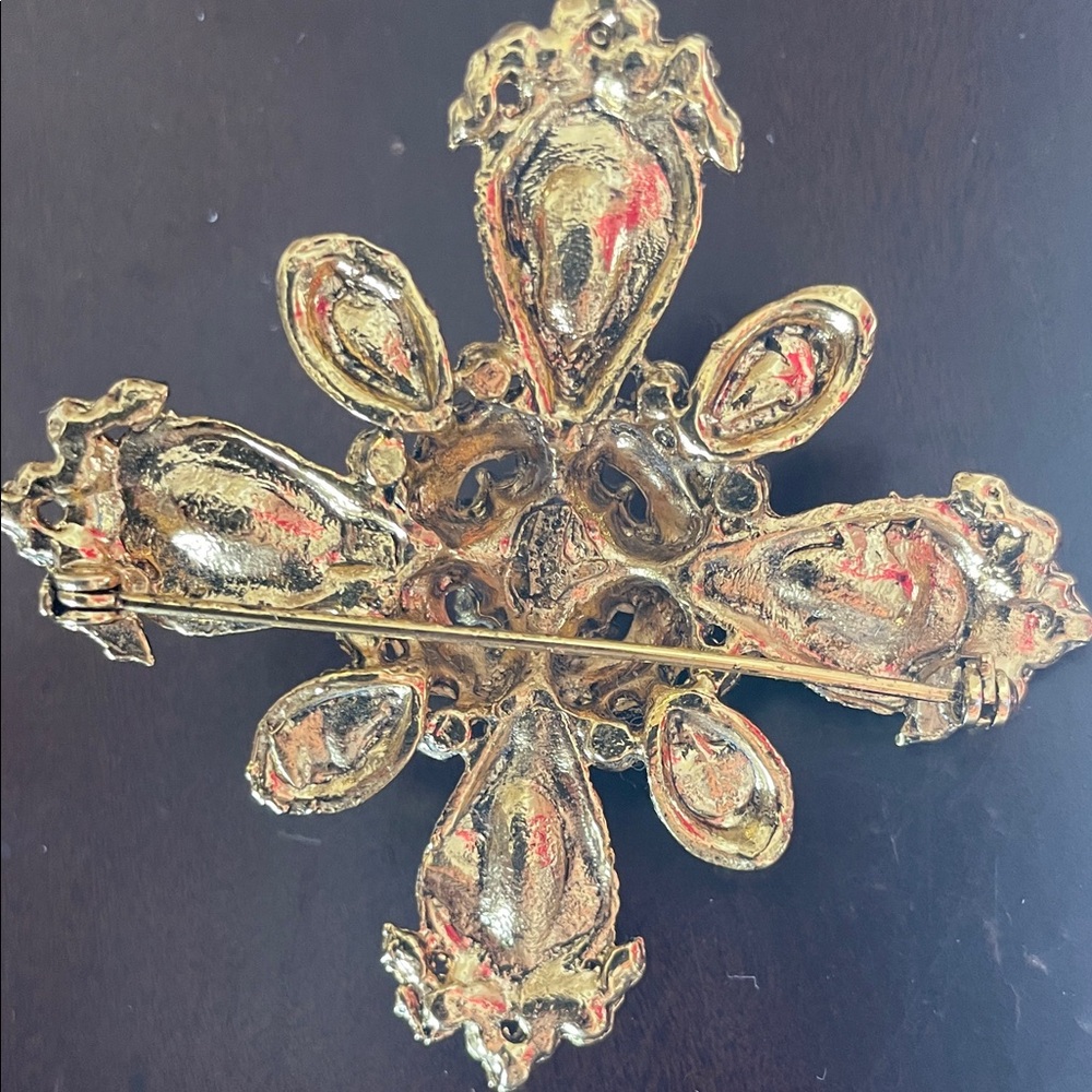 Elegant Gold and Red Brooch with Pearl Center - Picture 4 of 4